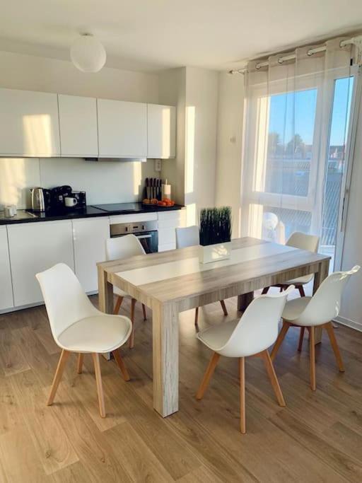 Pourquoi Notre T3 Avec Parking Est Pour Vous ? Apartment Lille Luaran gambar